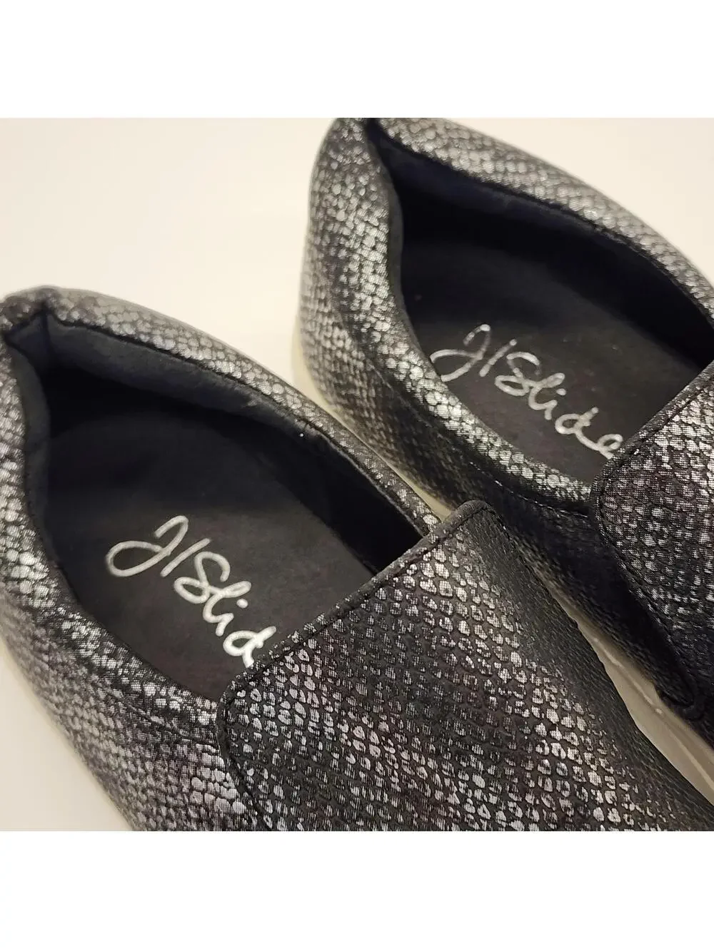 NEW J/Slides Pewter Scale Slip On Sneakers Platform Comfort Shoes 7.5